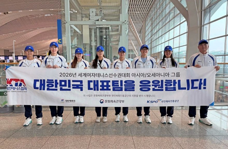 0407 안동시청 테니스단 정보영․장가을  국가대표 발탁… 빌리진킹컵 출격 (1)-정보영(좌4) 장가을(좌5).jpg