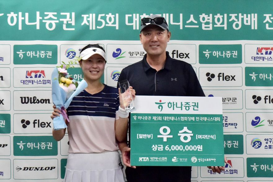 0715 안동시청 테니스경기단 오정하  시즌 첫 우승! (1)-오정하  권용식 감독.jpg