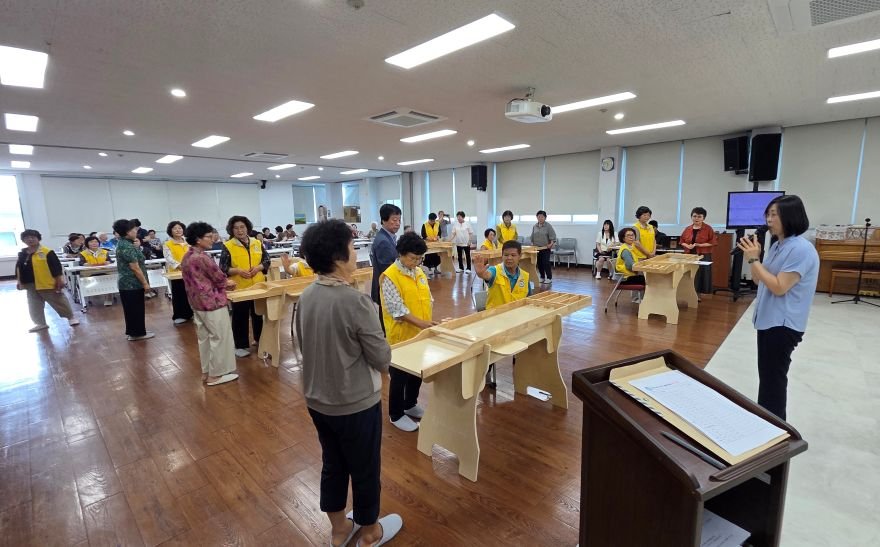 영주-2-3 평생학습센터에서 제1회 어르신 슐런 경기가 진행되고 있다.jpg