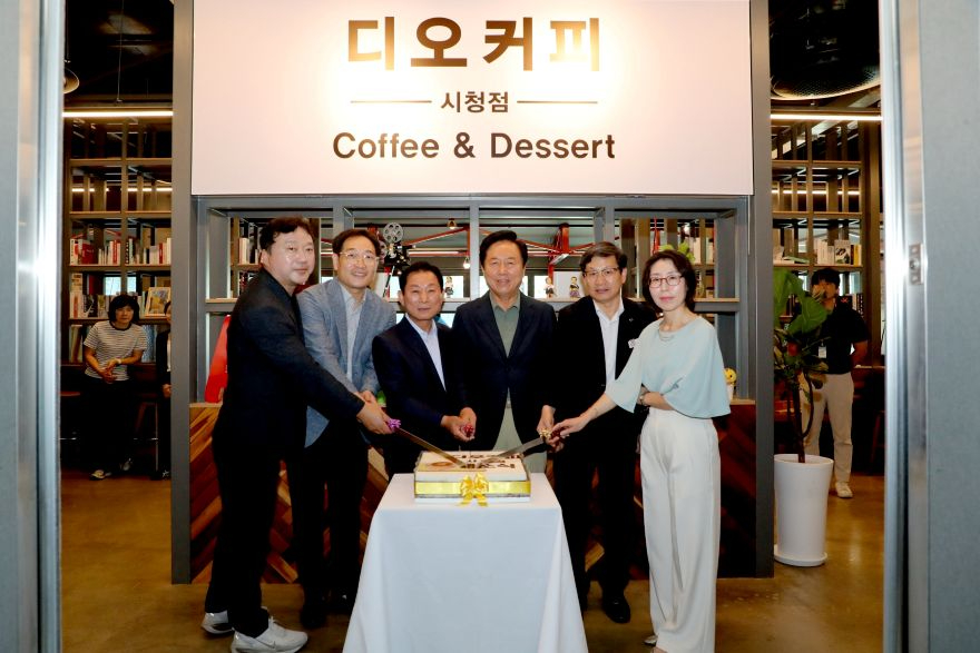 0804 경북안동지역자활센터 자활사업단 ‘디오커피’  안동시청에 문열어.jpg