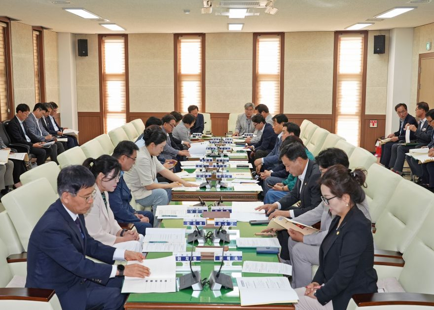 8월 11일 의원 전체 간담회(의회 회의실)[1].jpg