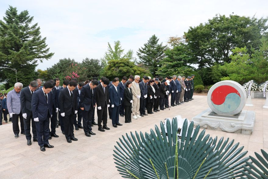 01의성군제공 의성군  제81주년 광복절 참배행사 개최2.JPG