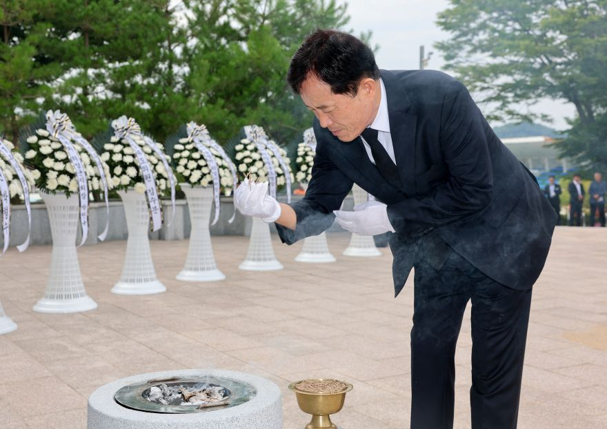 01의성군제공 의성군, 제81주년 광복절 참배행사 개최1.jpg