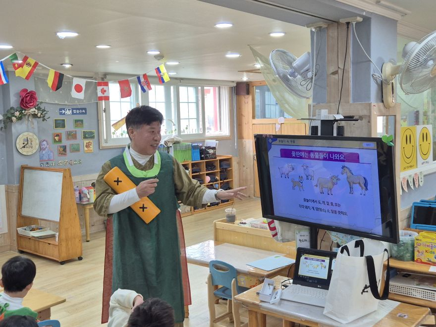 1. 민경훈 전통나눔 할아버지 활동사진.jpg