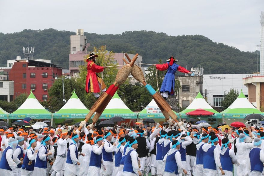 1002 힘찬 차전놀이와 우아한 놋다리밟기  안동국제탈춤페스티벌서 만난다 (1).JPG