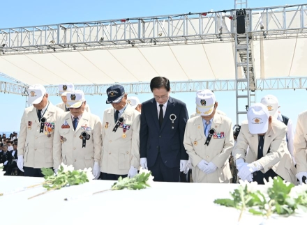 장사상륙작전 전승지서 되새긴 ‘작은 영웅들의 용기’