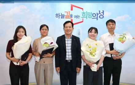 의성군, 민원의 날에 피어난 친절… 상반기 우수 직원 6명 표창