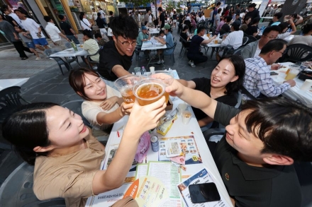 2,000원 생맥주와 웃음 폭탄… 예천 호명읍 물들인 ‘범우리 비어페스티벌’ 성황