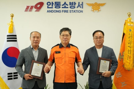 위험 무릅쓴 ‘도로 위 영웅들’… 전복 차량서 승객 구한 택시기사 3명 표창